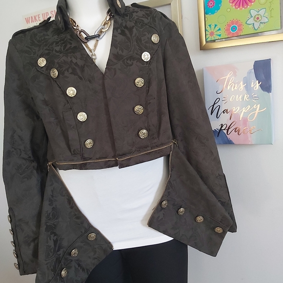 Beautiful Jacket - Picture 5 of 5